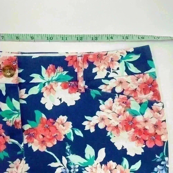 Lands End Women's 10P Multicolor Floral Blue Pink Hawaiian Shorts Midrise - Picture 5 of 9